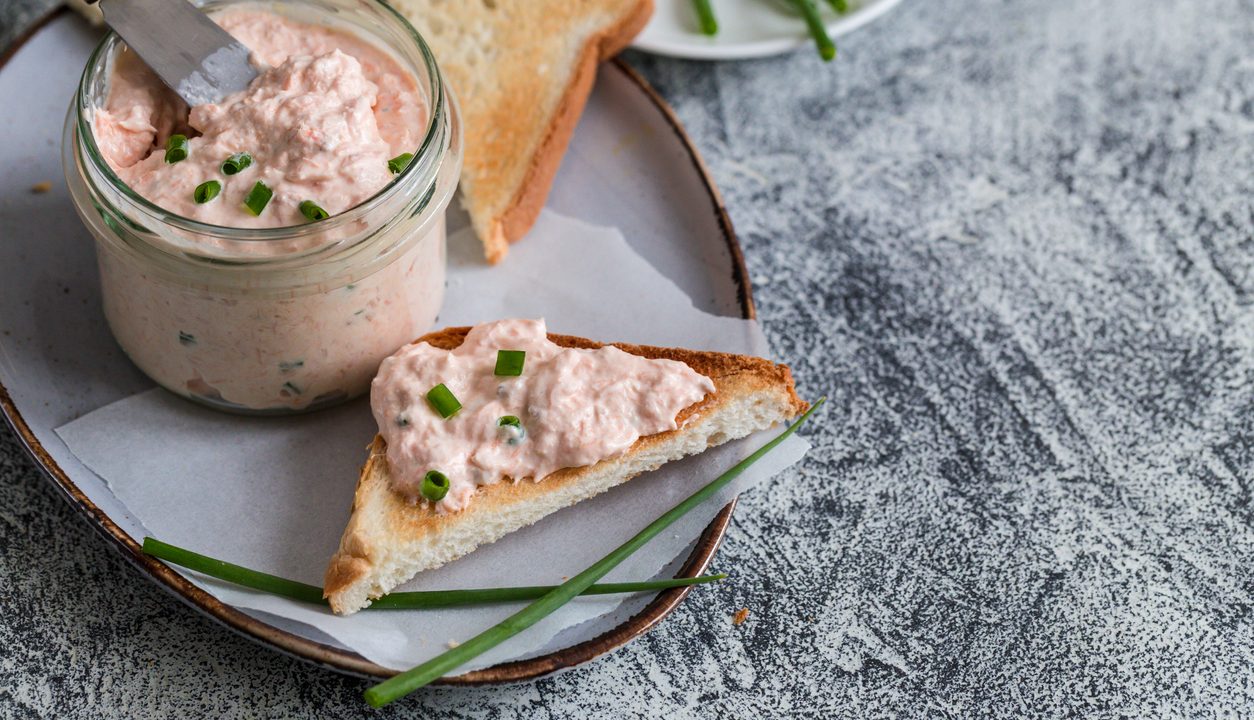 Lachs-Käse-Aufstrich – Dieser Brotaufstrich ist fix gerührt und schmeckt wie vom Brunchbuffet