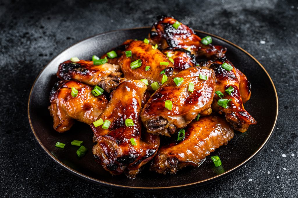 Gebratene Chicken Wings - Bildnachweis: Vladimir Mironov – Stock-ID: 1451323978 – Lizenz erworben am: 05.06.2025