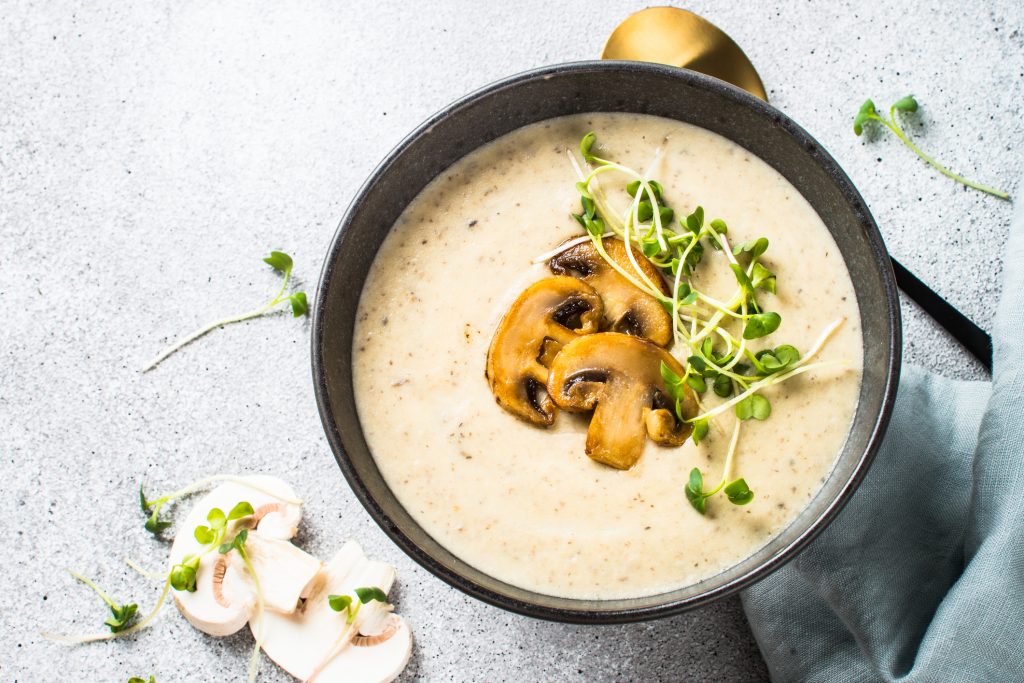 Champignoncremesuppe - Bildnachweis: Nadiia Borovenko – Stock-ID: 1667690011 – Lizenz erworben am: 05.06.2025