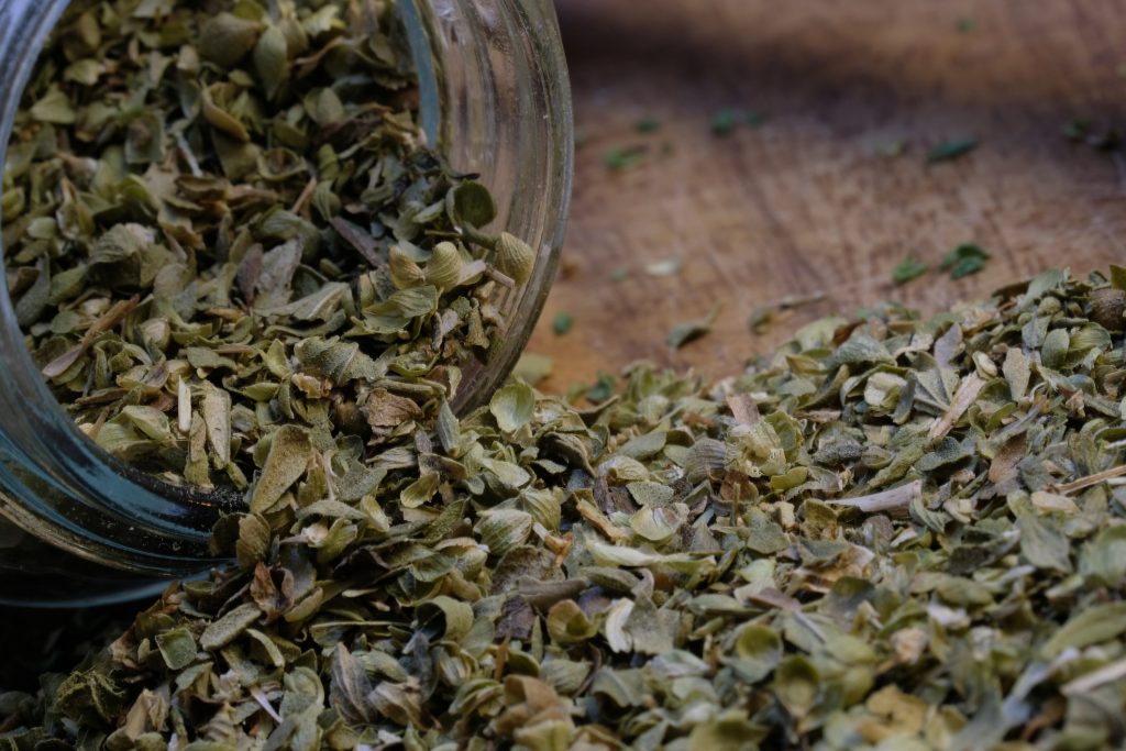 Getrockneter Oregano - Bildnachweis: iphotothailand – Stock-ID: 696018032 – Lizenz erworben am: 05.06.2025