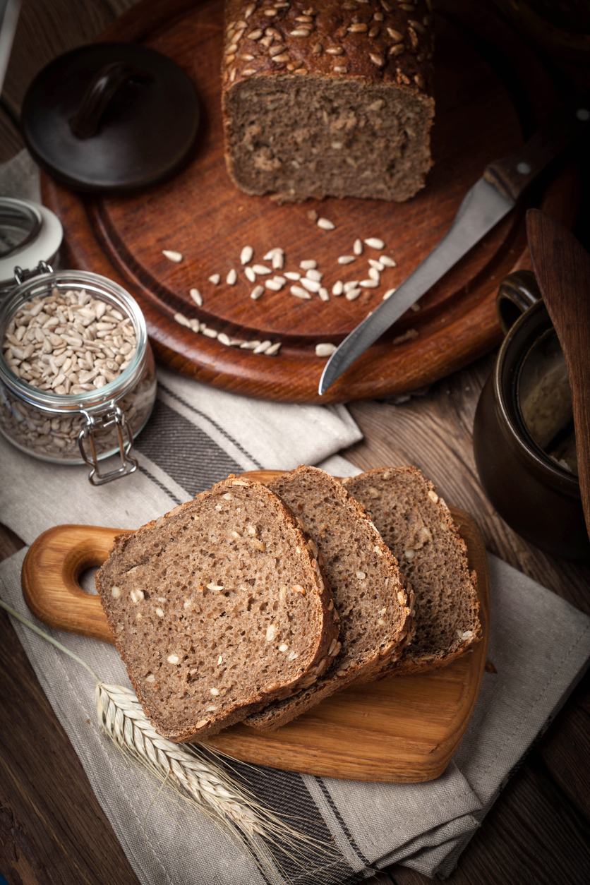 Vollkornbrot mit Sonnenblumenkernen – saftig, nussig & gesund