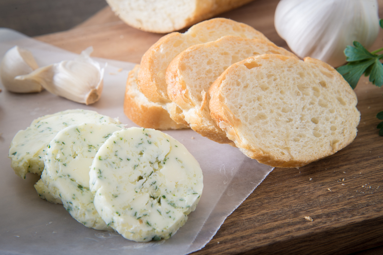 Selbstgemachte Knoblauchbutter – cremig, aromatisch und im Handumdrehen fertig