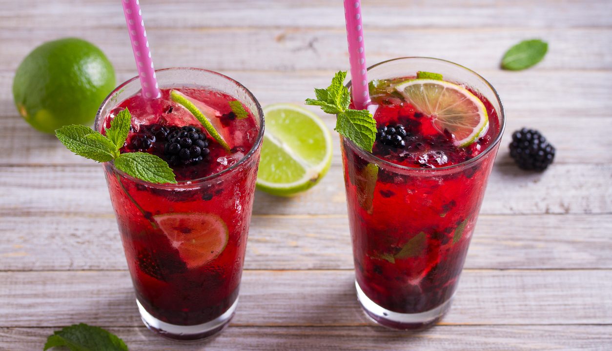 Brombeer Mojito: fruchtig, minzig, spritzig – Sommergenuss im Glas