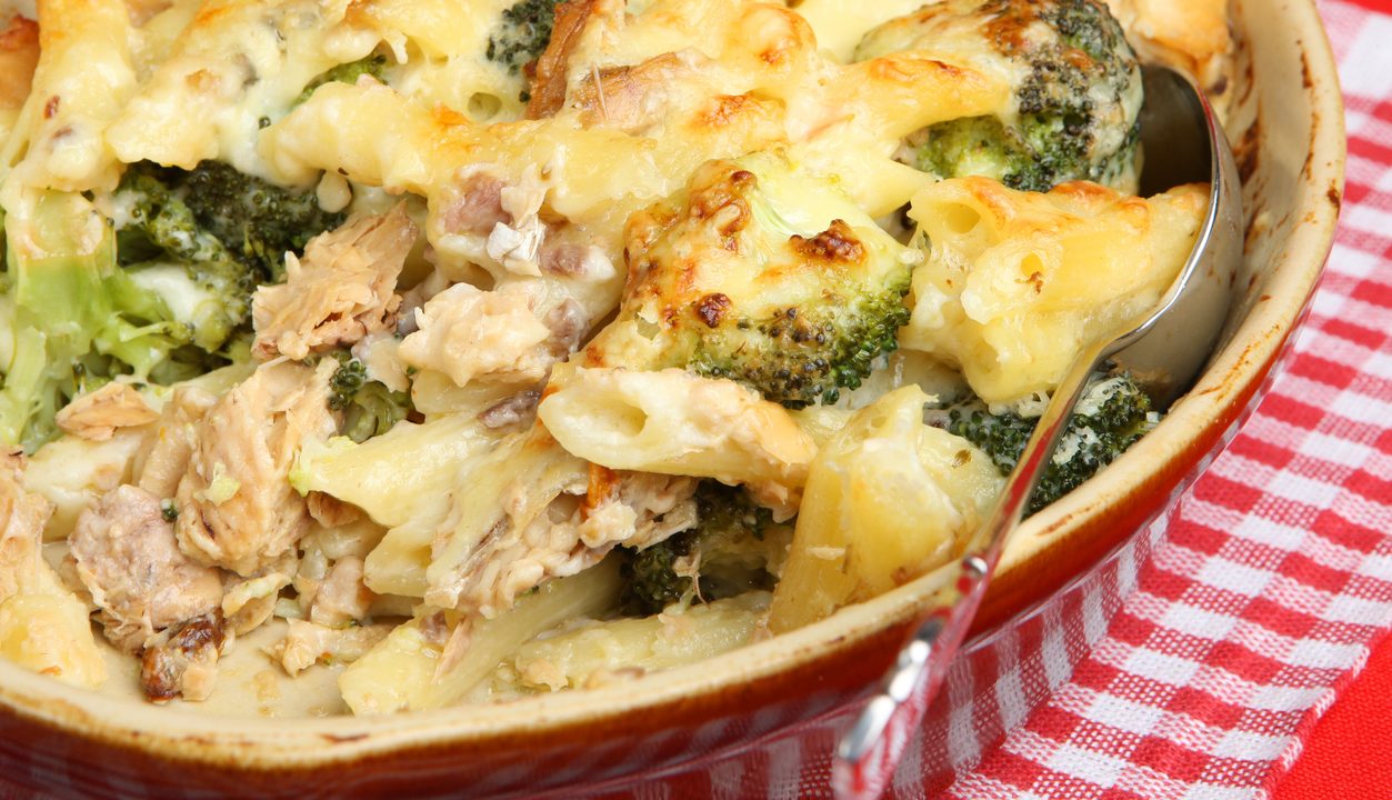 Rigatoni-Auflauf mit Lachs – einfaches Rezept mit Brokkoli und Käse