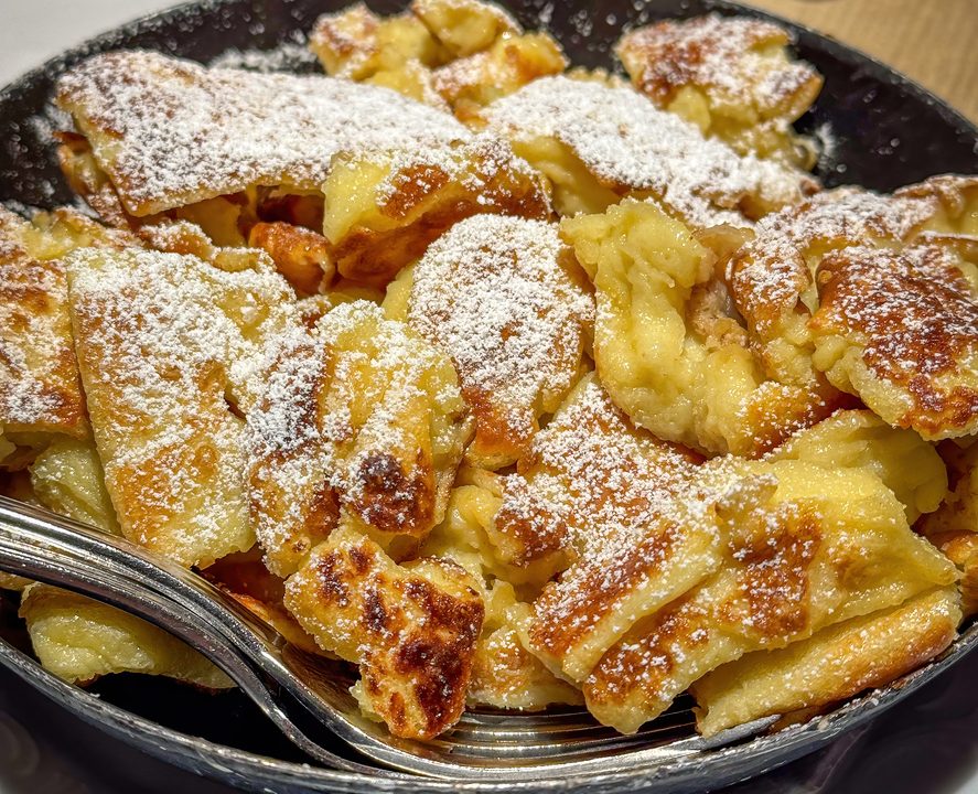 Hausgemachter Kaiserschmarrn: Der fluffige Klassiker der alpinen Genusskultur
