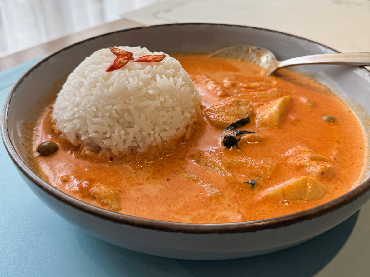 Rotes Kokosnuss-Thai-Curry – cremig, aromatisch & angenehm scharf