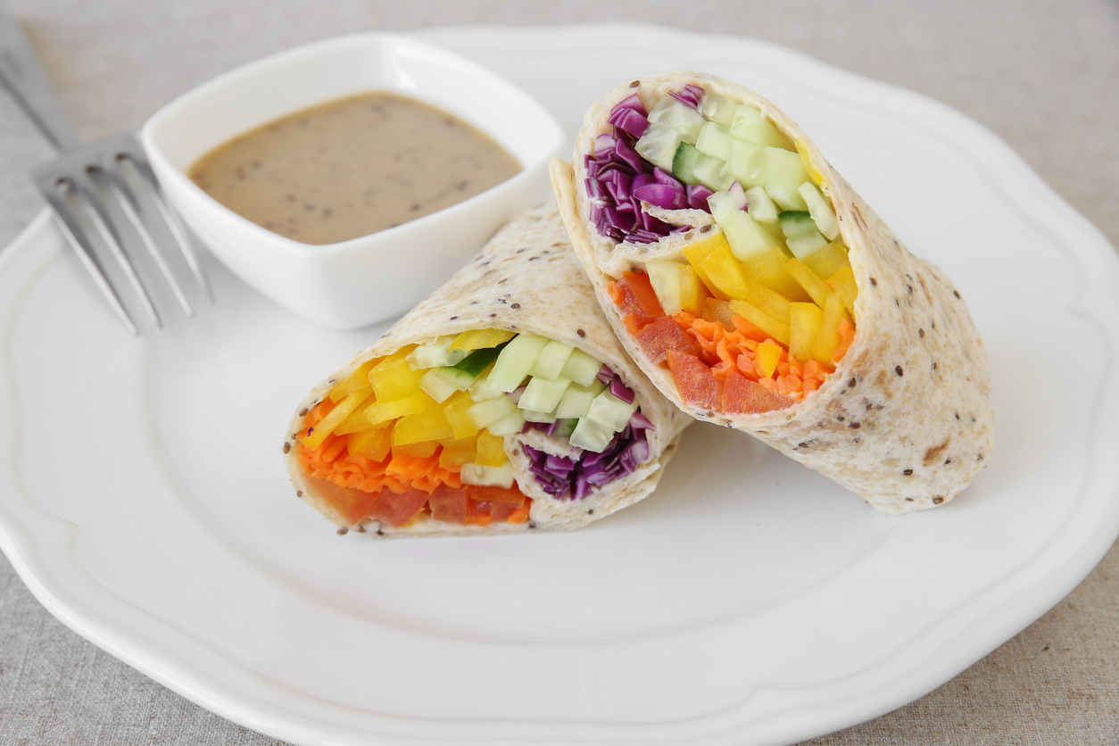 Regenbogen-Tortilla-Wrap – knackig, bunt und total lecker