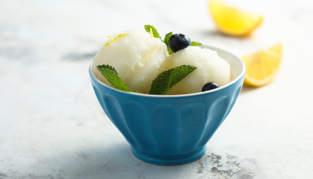 Selbstgemachtes Zitronensorbet – so wird es besonders frisch und cremig