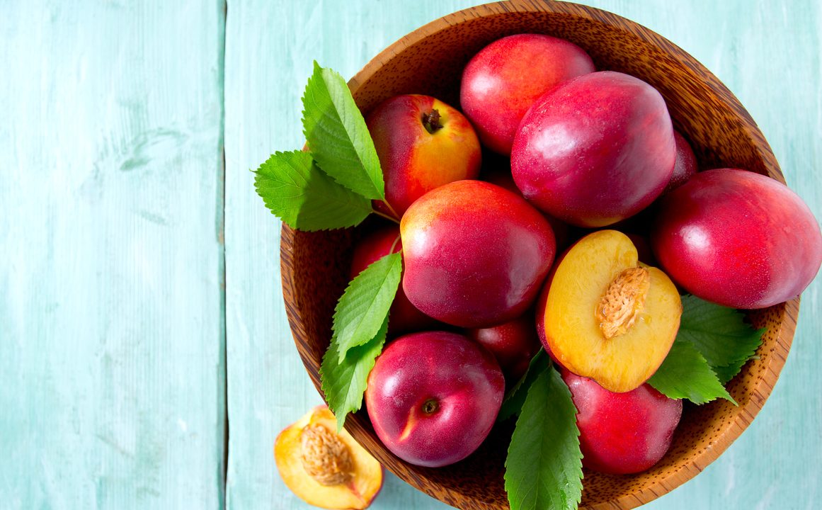 Nektarine als saftige Sommerfrucht