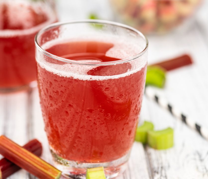 Selbstgemachte Rhabarber Limonade – fruchtig, frisch und lecker