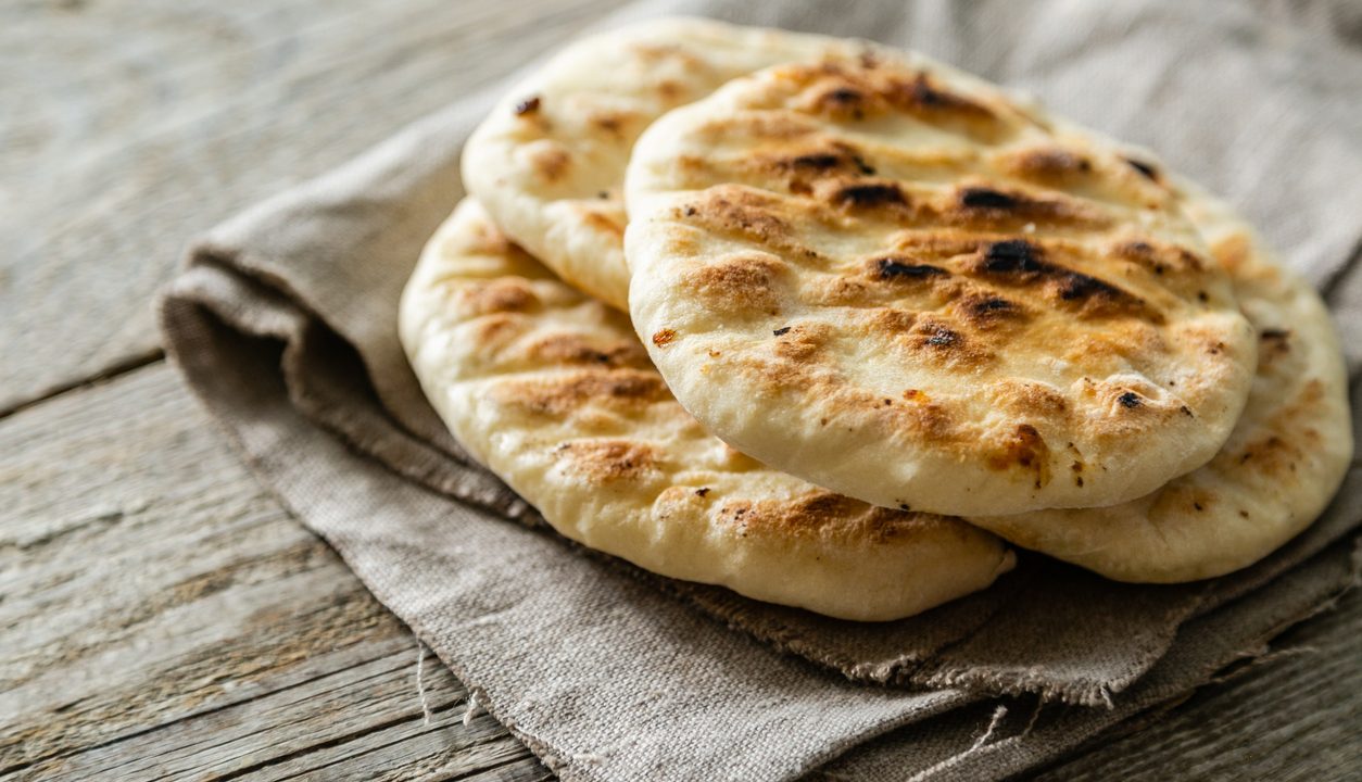 Pita-Brot: So gelingt der einfache Klassiker aus der Pfanne oder dem Ofen