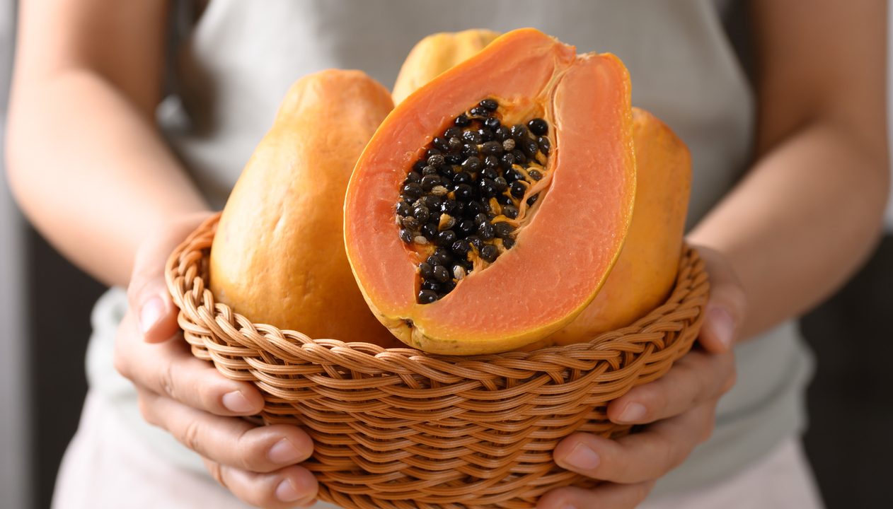 Papaya: Warum die tropische Frucht so vielseitig und gesund ist