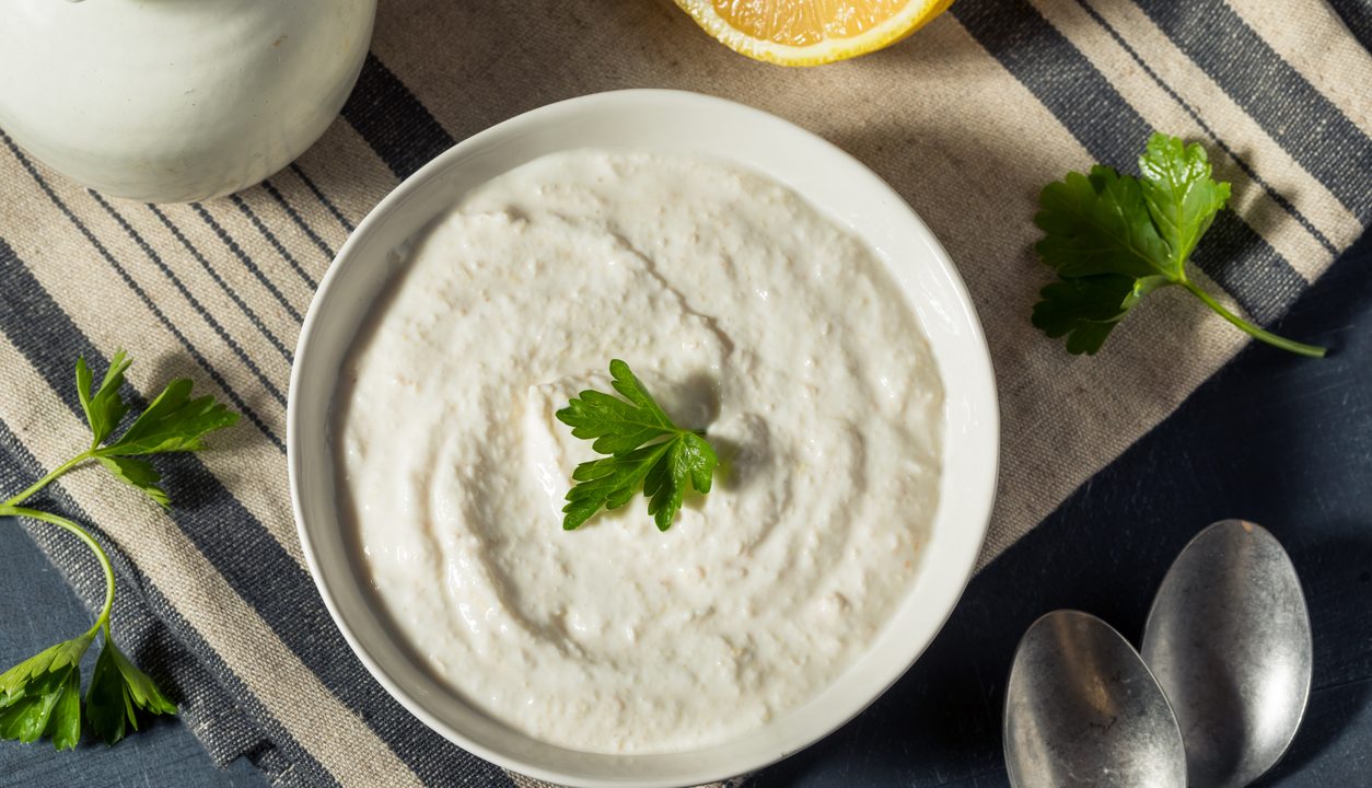 Meerrettichsoße, die cremig ist und genau die richtige Schärfe hat