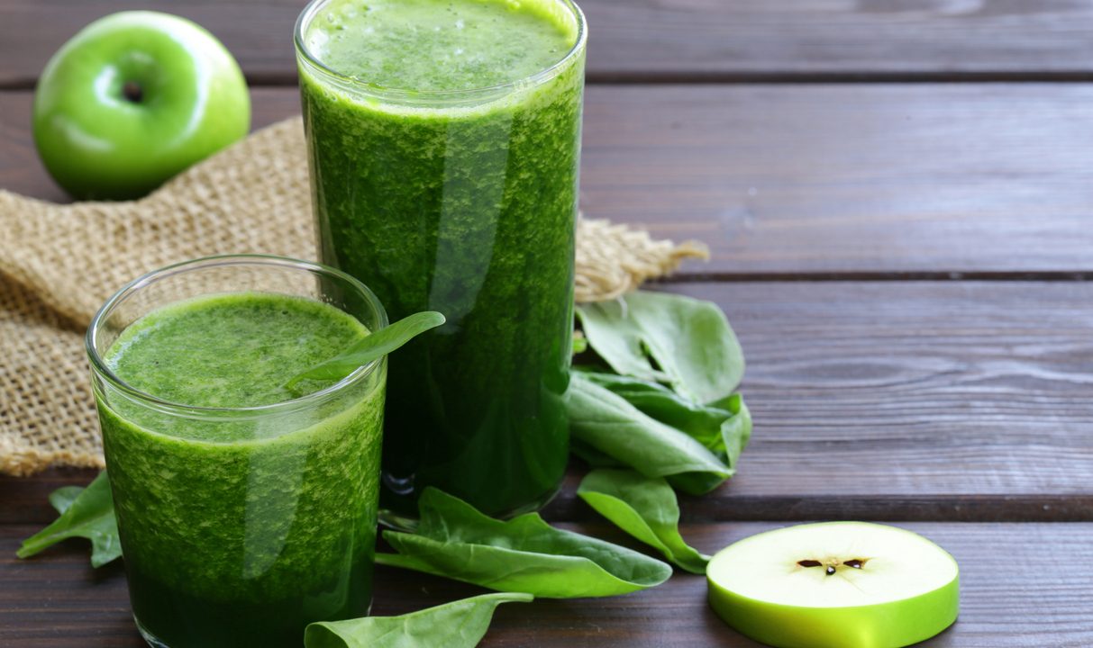 Apfel-Spinat-Smoothie: Grüner Kick in 5 Minuten