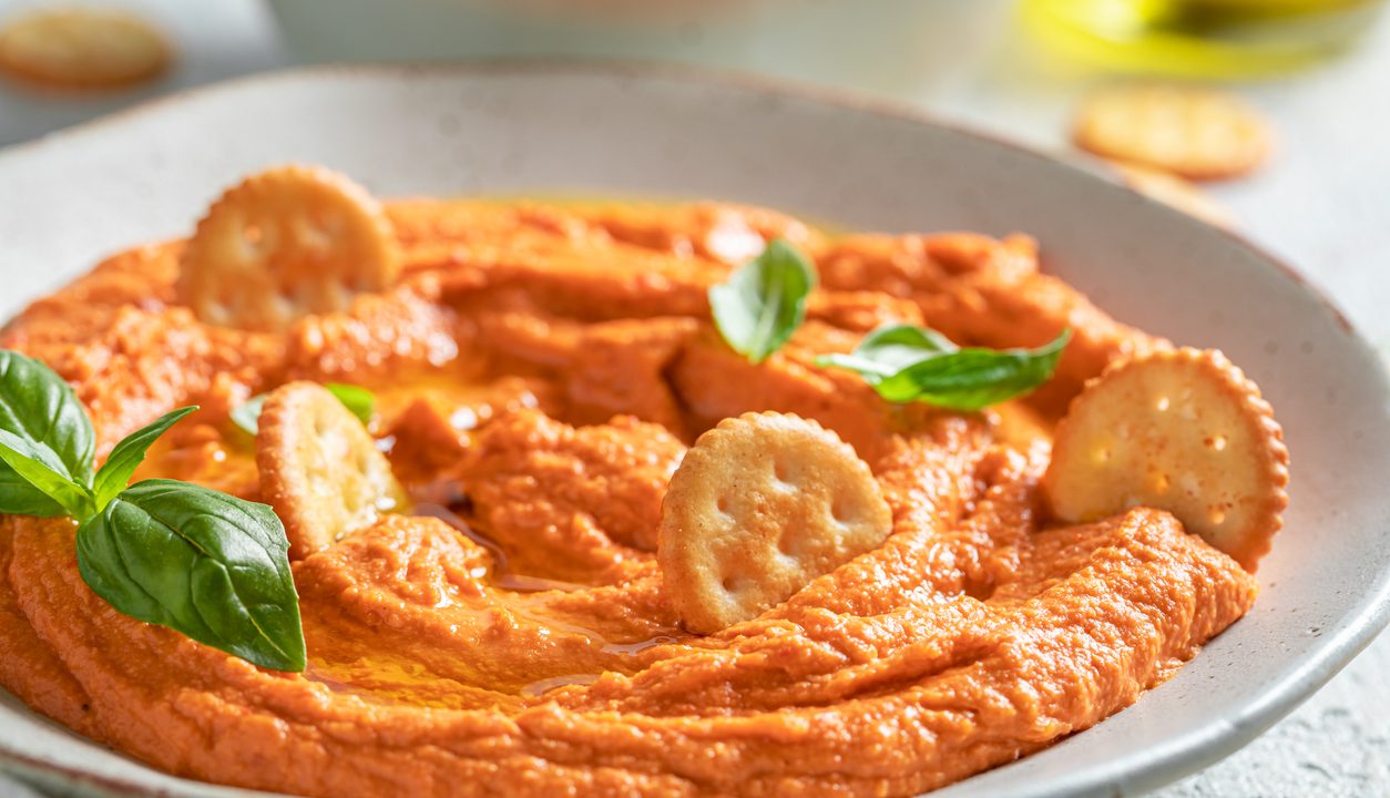 Tomatenhummus: Die fruchtig-mediterrane Proteinbombe für Genießer