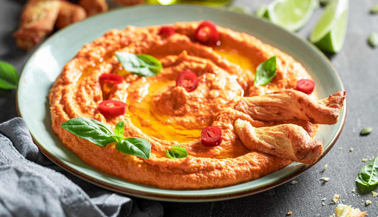 Tomatenhummus: Cremiger Kichererbsen-Dip mit fruchtiger Tomatennote