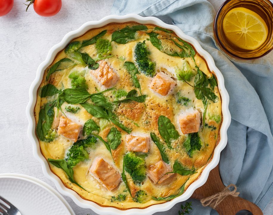 Auflauf mit Lachs, Brokkoli und Spinat: Cremig, sättigend und einfach gemacht