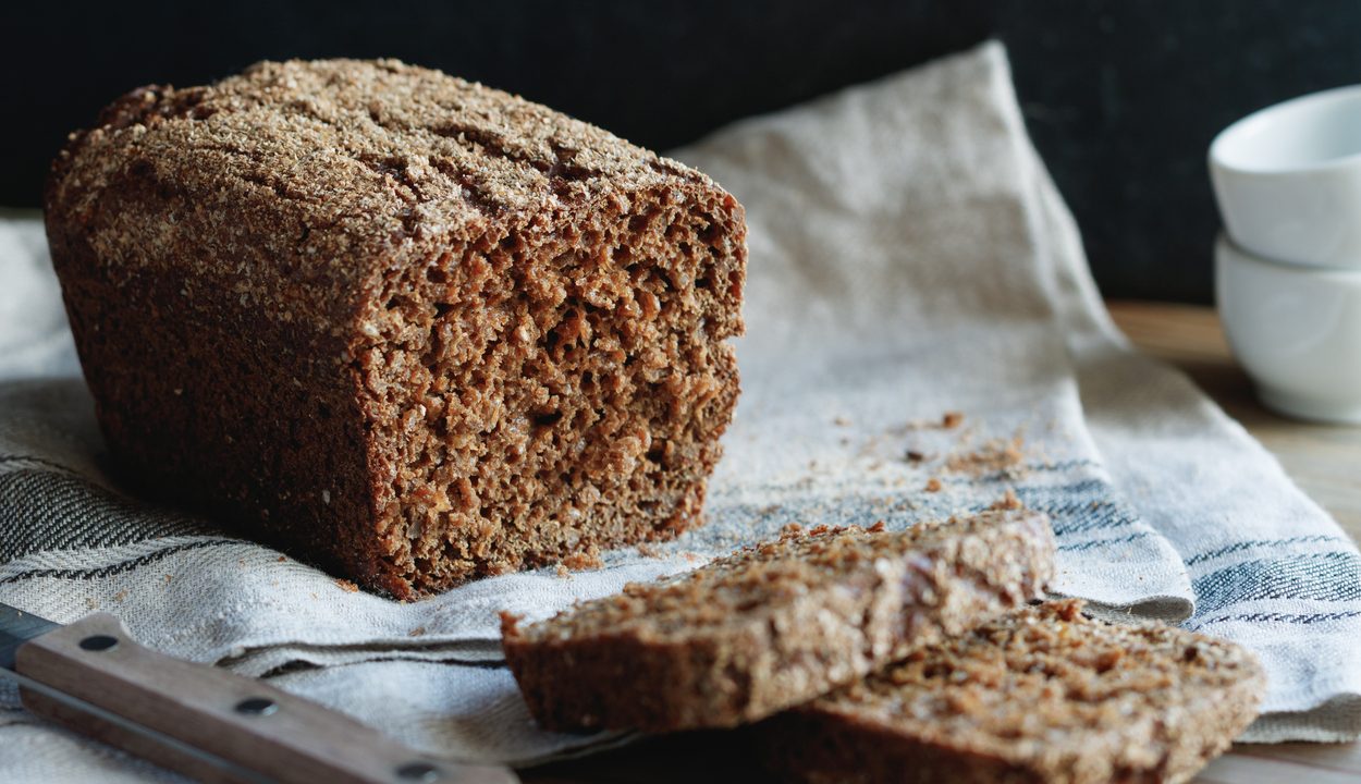 Selbstgemachtes Roggen-Kastenbrot: Der herzhafte Klassiker mit kräftiger Kruste