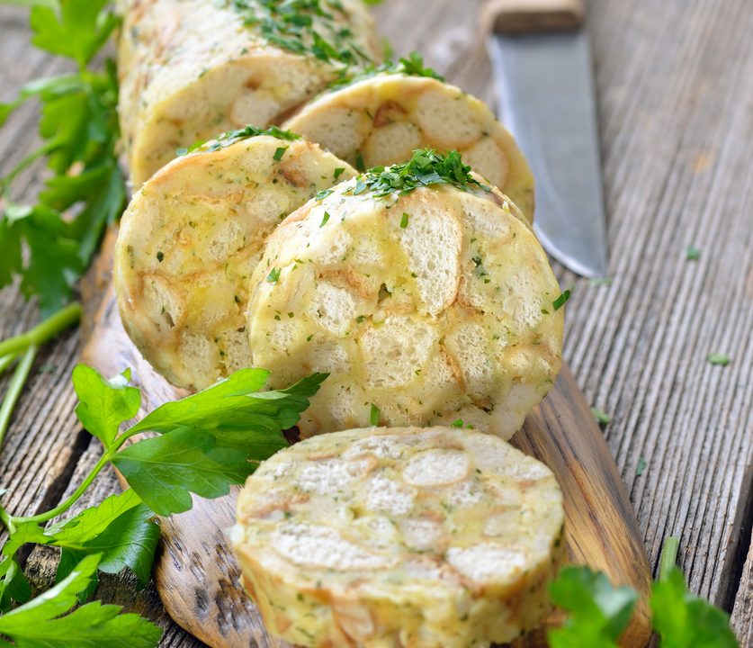 Klassische Semmelknödel: So gelingen sie fluffig und gelingsicher