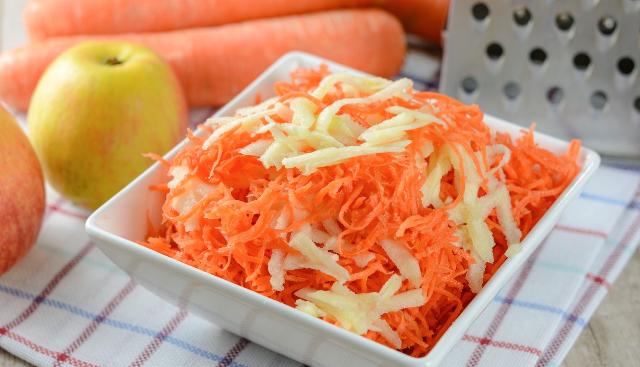 Karotten-Apfelsalat: Knackig, fruchtig und wunderbar frisch