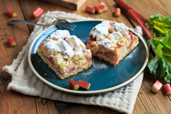 Rhabarberstreuselkuchen backen – So schmeckt der Frühling besonders lecker