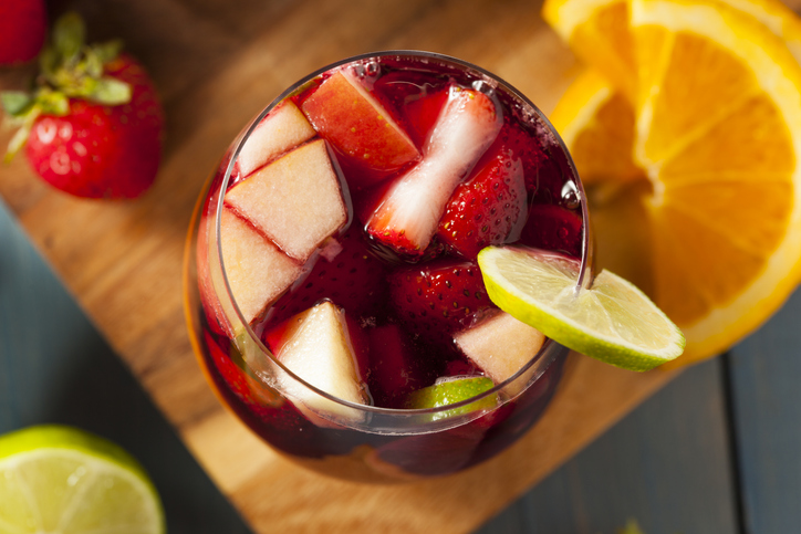 Selbstgemachte Sangria – Dieses einfache Rezept schmeckt nach Sommer, Urlaub und geselligen Abenden
