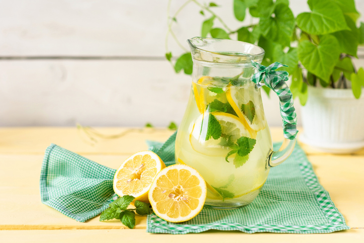 Detox-Sommerwasser: So schmeckt Wasser herrlich aromatisch
