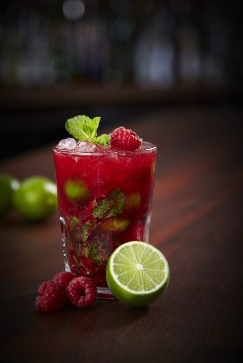 Himbeer-Mojito: So gelingt der spritzige Drink mit Minze und Limette